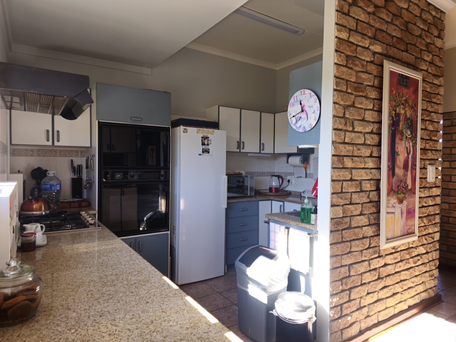5 Bedroom Property for Sale in Stilbaai Wes Western Cape